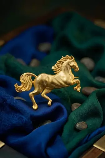 Elegant running horse designer brooch pin for women & men