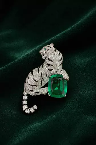 Luxury tiger green stone crystal designer brooch pin for women & men