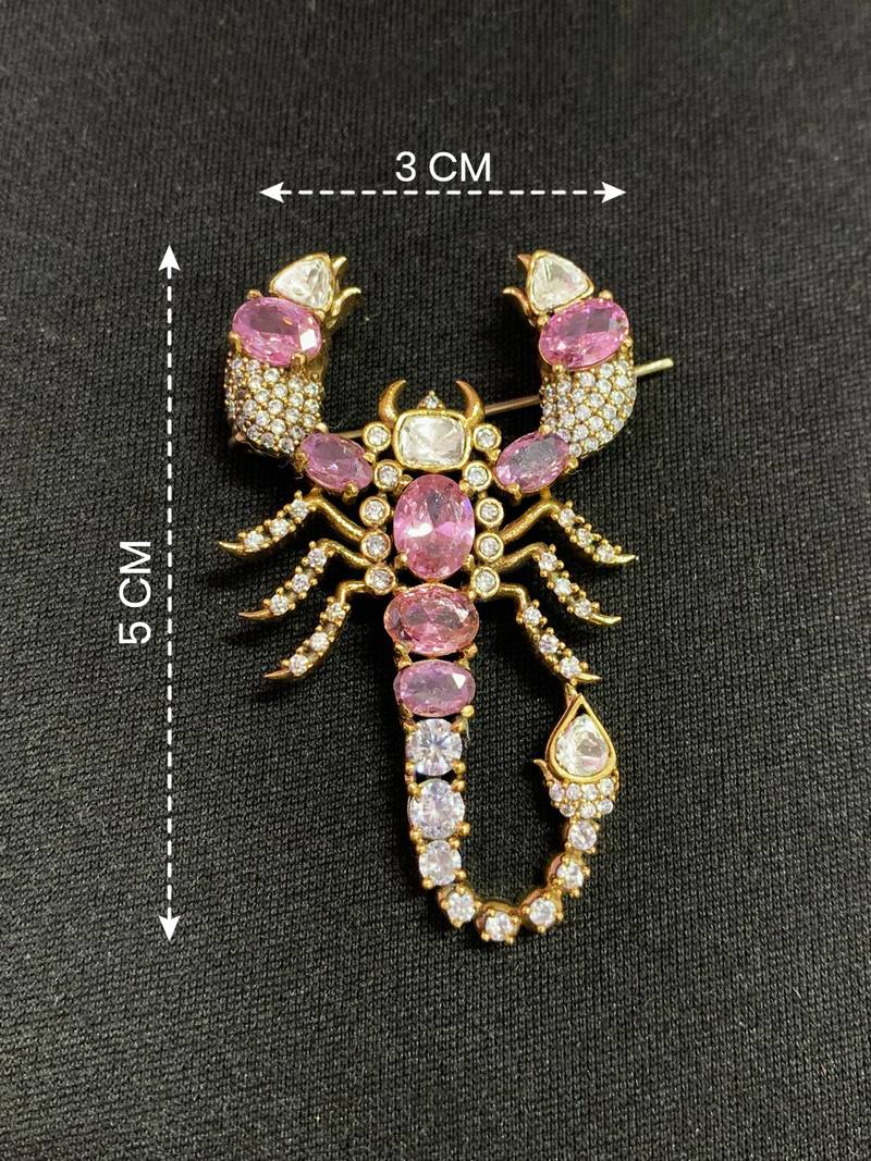 Luxury pink crystal scorpion designer brooch pin for women