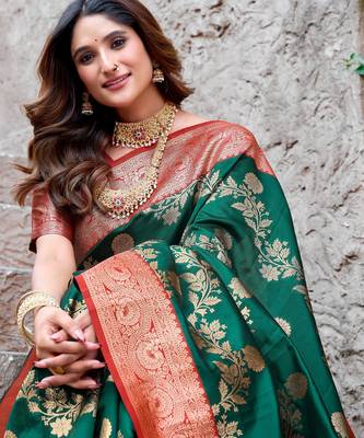bottle green ethnic silk saree with zari work 3