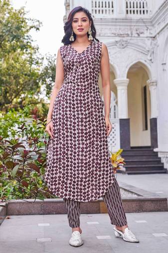 Women brown printed sleeveless straight kurta set