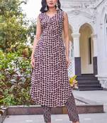 Women brown printed sleeveless straight kurta set