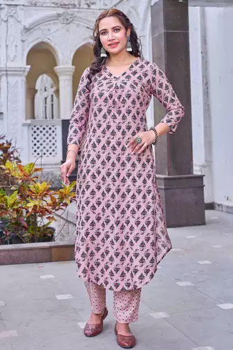 Women mauve floral printed v-neck straight kurta set