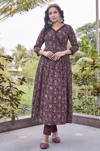 Women maroon printed anarkali kurta set with v-neck & ethnic motif print
