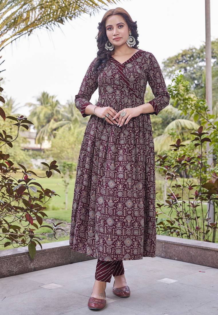 Women maroon printed anarkali kurta set with v-neck & ethnic motif print