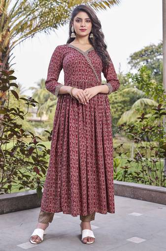 Women red printed anarkali kurta set with v-neck & ethnic motif print