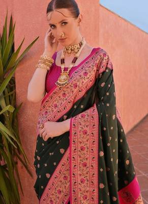dark green banarasi butti weave saree 3