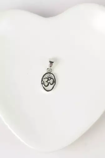 silver om oval design 925 silver pendant