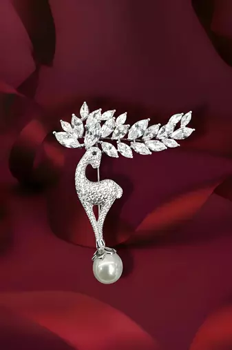Pure 925 silver graceful fawn brooch