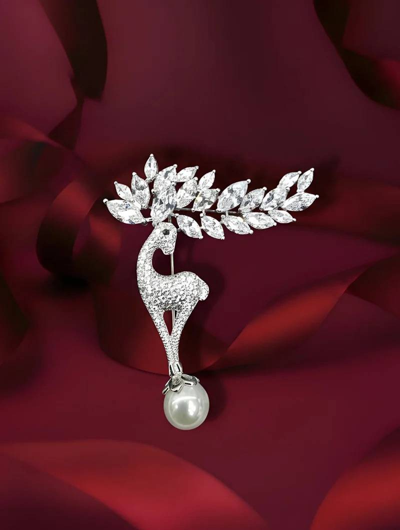 Pure 925 silver graceful fawn brooch