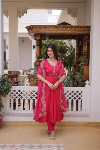 pink embroidered chanderi kurti pant dupatta set