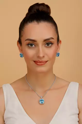 Silver electric moroccan blue stone pendant set