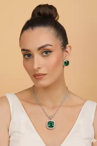 Silver electric bottle green stone pendant set