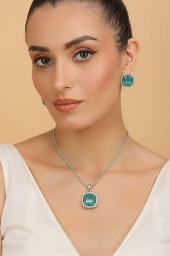 Silver turquoise green stone pendant set