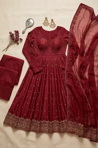Red silk blend embroidered gown set