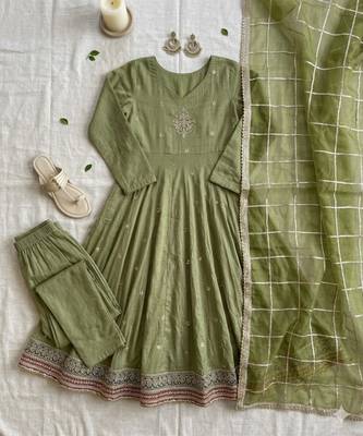 Green silk blend embroidered anarkali suit set 5