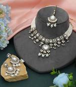 White color choker kundan necklace set
