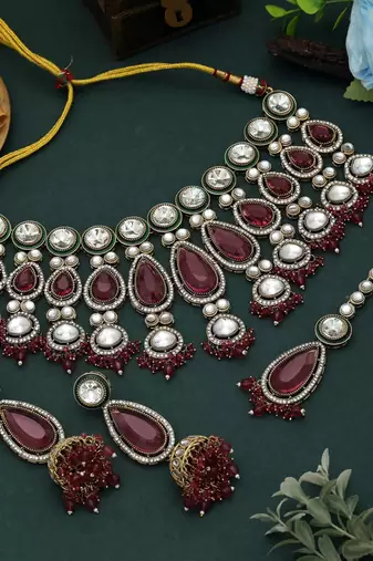 Magenta color kundan necklace set