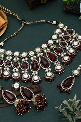 Maroon color kundan necklace set