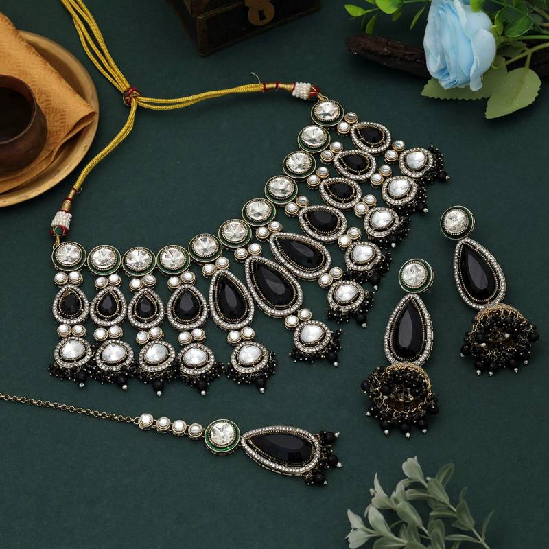 Black color kundan necklace set
