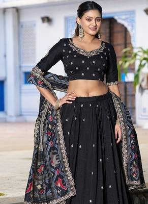 Navyblue Vichitra Silk Embroidered Work Wedding Lehenga Choli 3