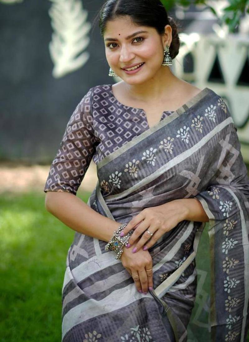 Multicolor dhanwari cotton digital print zari border saree