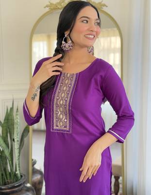 Women's purple viscose rayon embroidered kurta pant set with printed muslin dupatta 4