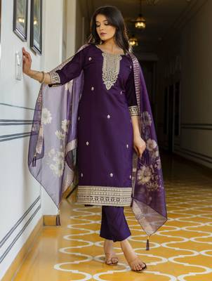 Women's wine viscose chanderi silk kurta pant set with organza dupatta 2