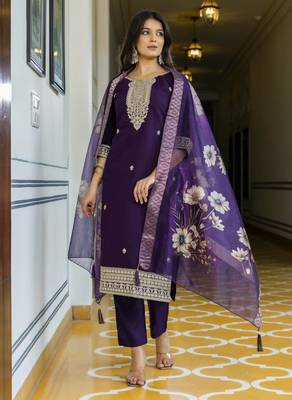 Women's wine viscose chanderi silk kurta pant set with organza dupatta 3