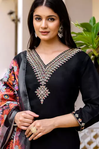 Women's black viscose chanderi silk embroidered kurta pant set with jacquard organza dupatta