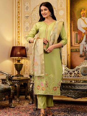 Women's lemon green viscose silk embroidered kurta pant set with jacquard organza dupatt 2