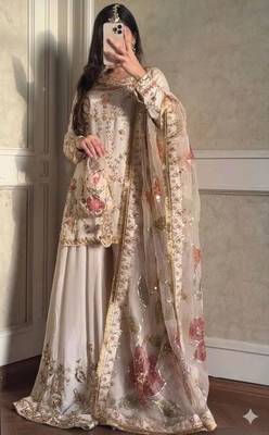 Off-white embroidered suit set 4