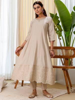 Grey color beautiful silk blend embroidered fancy kurta set 4