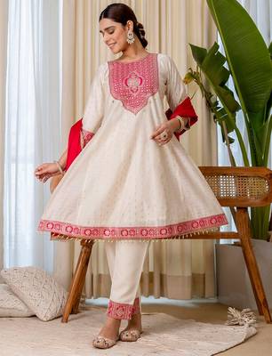 Off white color beautiful silk blend embroidered fancy kurta set 4