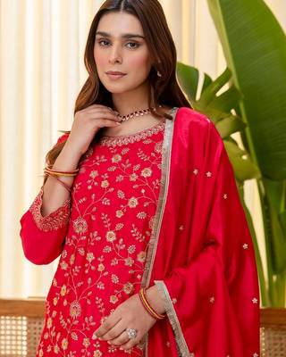 Pink color beautiful silk blend embroidered fancy kurta set 3