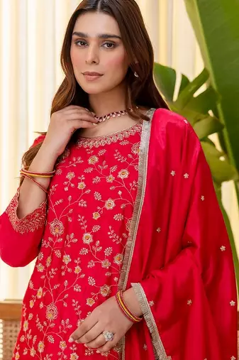 Pink color beautiful silk blend embroidered fancy kurta set
