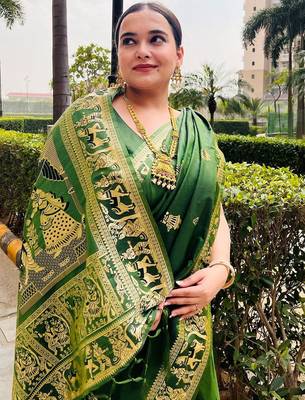 Dark green silk blend woven zari work saree with blouse 2