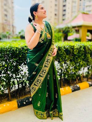Dark green silk blend woven zari work saree with blouse 4
