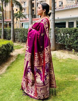 Magenta silk blend woven zari work saree with blouse 3