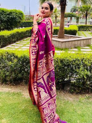 Magenta silk blend woven zari work saree with blouse 4