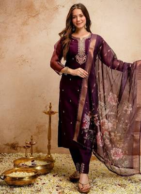 Chanderi embroidered kurti set with organza sleeves & tissue dupatta 1
