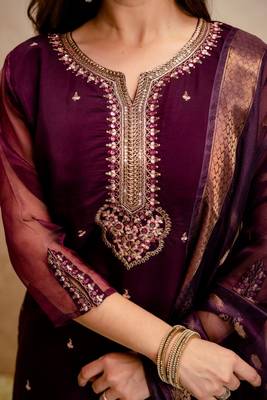 Chanderi embroidered kurti set with organza sleeves & tissue dupatta 4