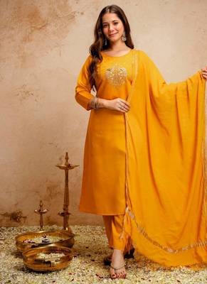 Elegant chanderi kurti pant set with solid bhagalpuri dupatta 1