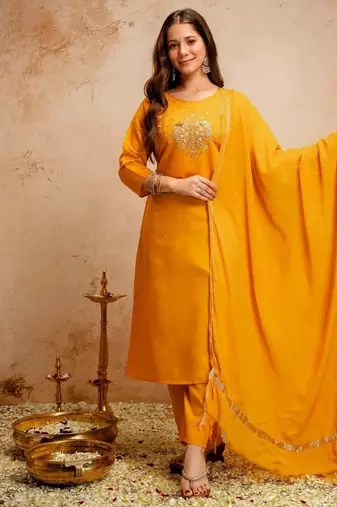 Elegant chanderi kurti pant set with solid bhagalpuri dupatta