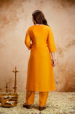Elegant chanderi kurti pant set with solid bhagalpuri dupatta 2