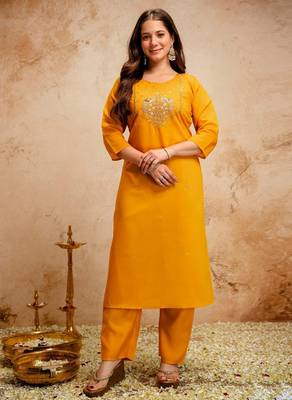 Elegant chanderi kurti pant set with solid bhagalpuri dupatta 3