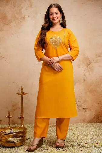 Elegant chanderi kurti pant set with solid bhagalpuri dupatta