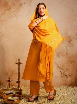 Elegant chanderi kurti pant set with solid bhagalpuri dupatta 4