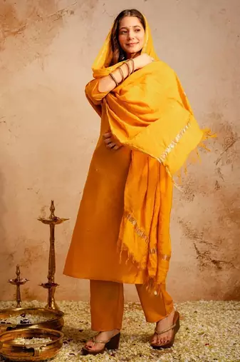 Elegant chanderi kurti pant set with solid bhagalpuri dupatta