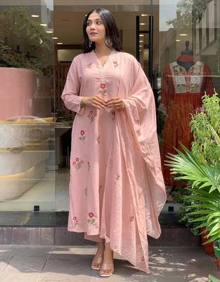 Peach p.v. chanderi embroidered kurti set with bottom & dupatta 4